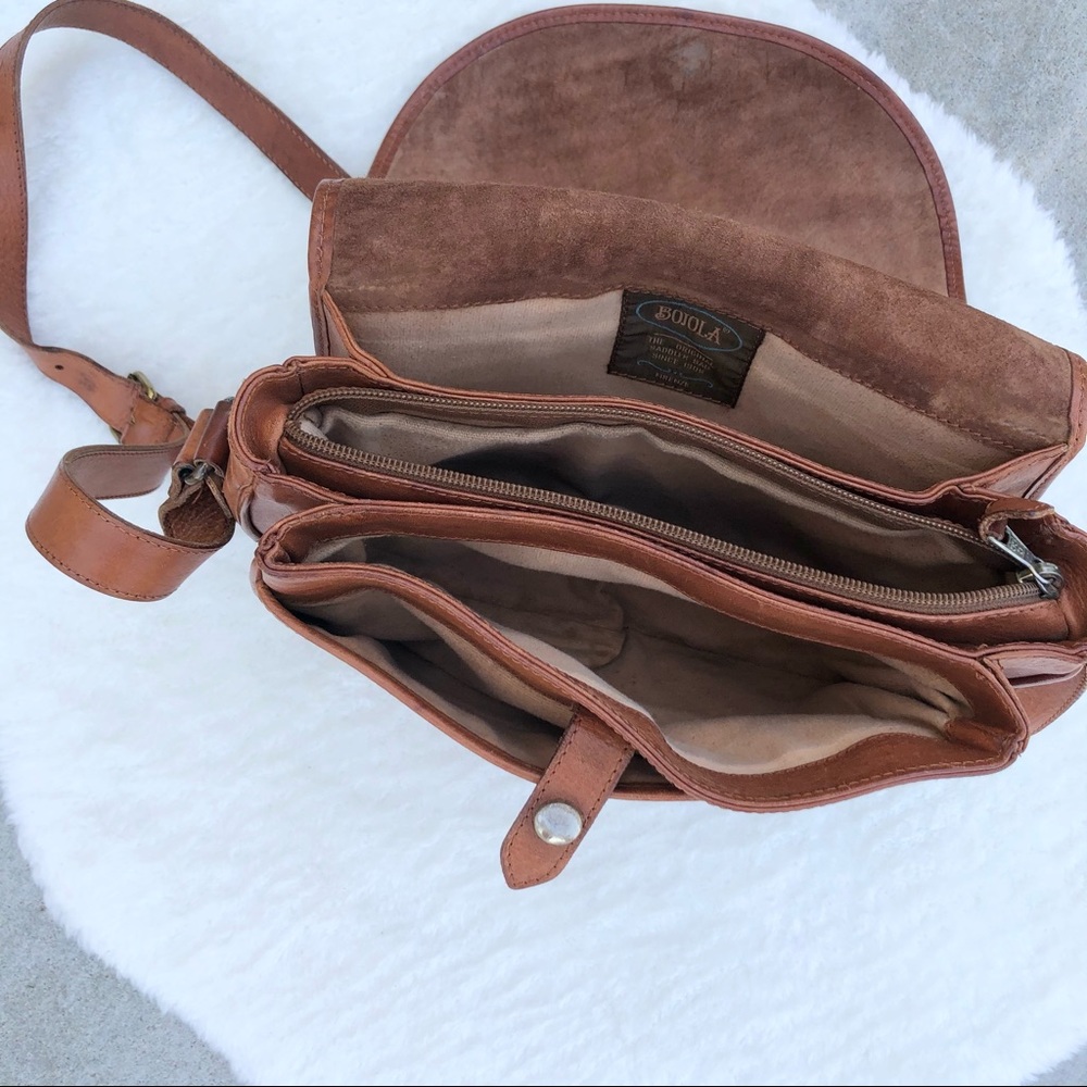 Bojola Italian Leather Magnetic Closure Cross-Bag - Picture 4 of 10
